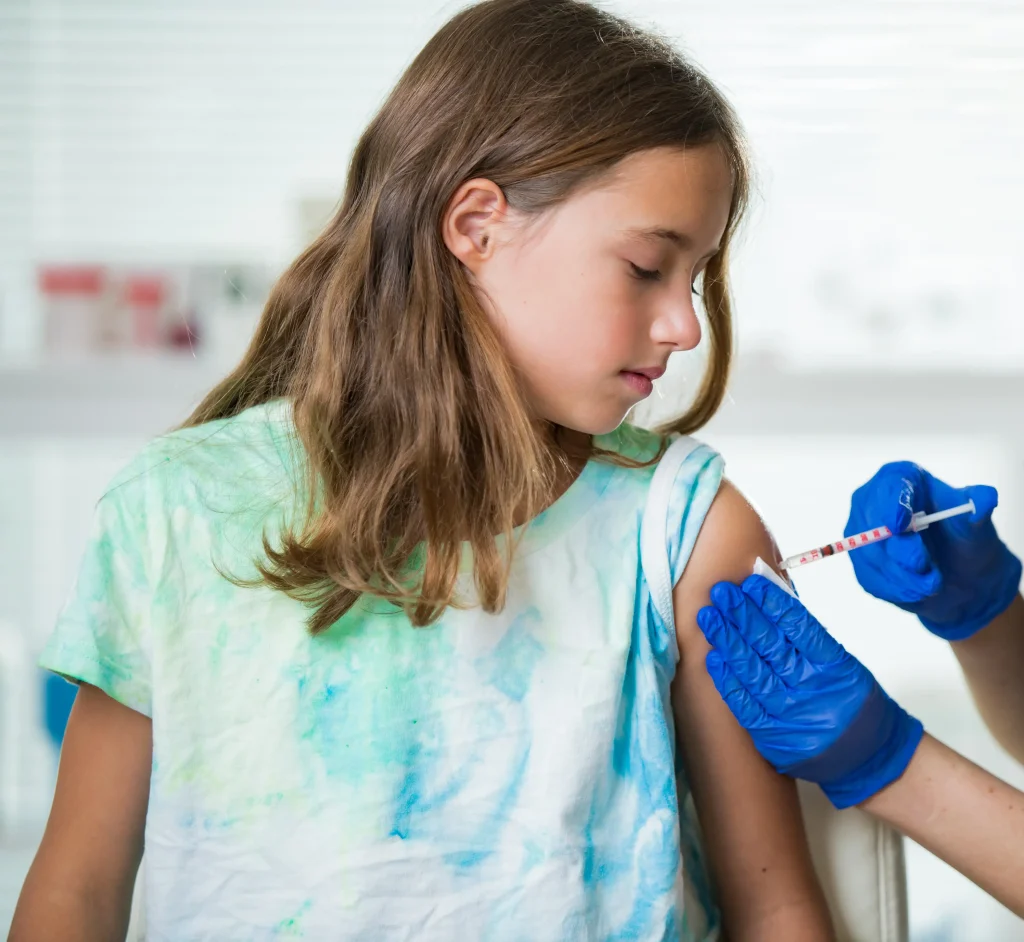 Jugendliche beim Kinderarzt